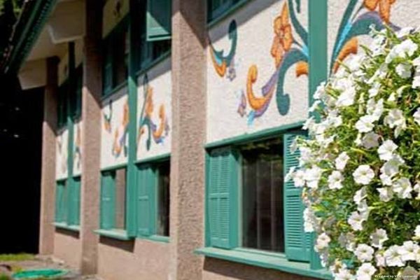CRYSTAL MOUNTAIN HOTELS (Enumclaw)
